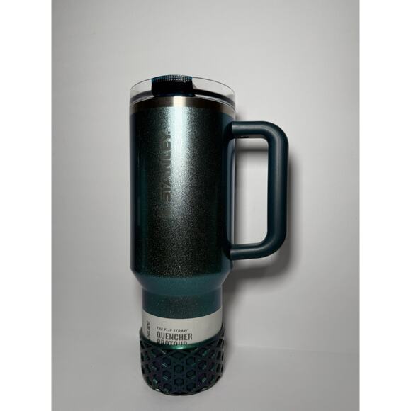 Stanley Holiday 2025 PONDEROSA SHIMMER 40oz Protour Quencher Tumbler BNWT + Boot - Picture 2 of 8